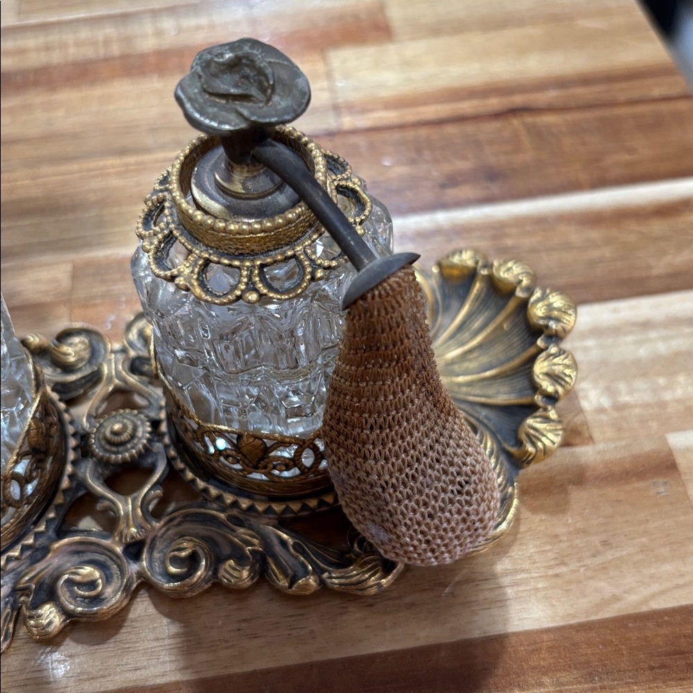 Elegant, vintage Ormolu Gold Filigree Perfume Tray and Perfume bottles - Picture 7 of 8
